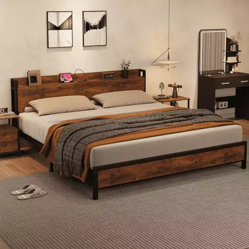 Cadre de lit King Size avec tête de lit de rangement, plateforme de lit King industrielle avec station de recharge et ports USB, sommier tapissier non requis - Marron rustique