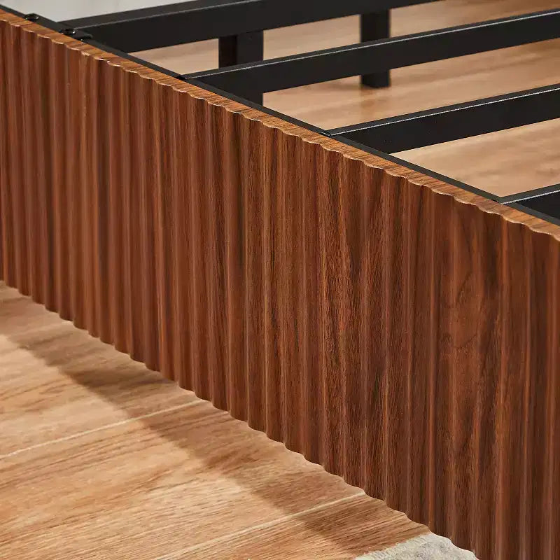 Cadre de lit plateforme en bois taille Full / Queen / King avec accents ondulés - ModernLuxe