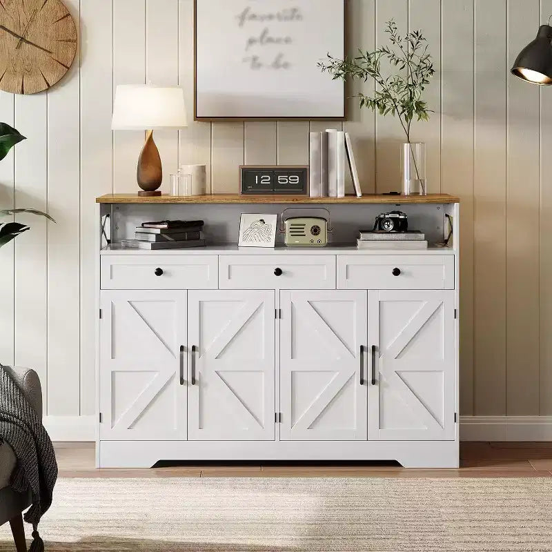 Buffet de ferme de 51 po avec station de recharge, 3 tiroirs et 4 portes coulissantes, meuble de rangement pour cuisine, salle à manger ou salon, blanc