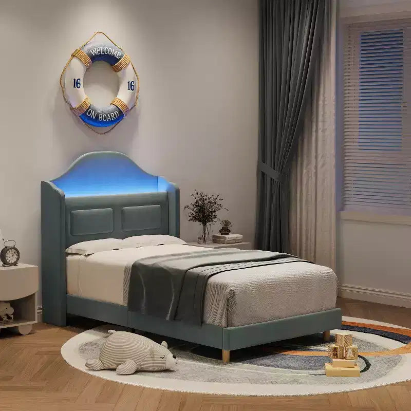 Cadre de lit enfant une place avec revêtement en velours, tête de lit à oreilles, éclairage LED et bibliothèque de rangement, lit une place style princesse, sans sommier