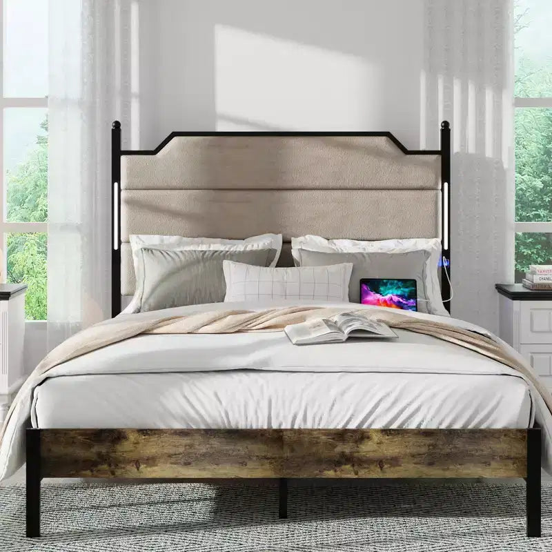 Lit plateforme Queen/King Size avec tête de lit capitonnée, cadre de lit plateforme en bois avec station de charge et lumières LED, brun industriel