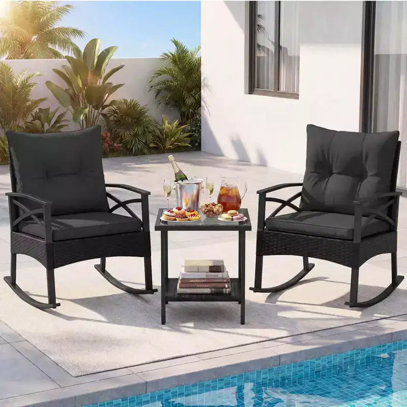 Ensemble de 3 chaises à bascule Costway en rotin avec accoudoirs et plateau de table en bois d'acacia pour véranda ou balcon, marron mélangé + beige/gris/bleu marine/noir
