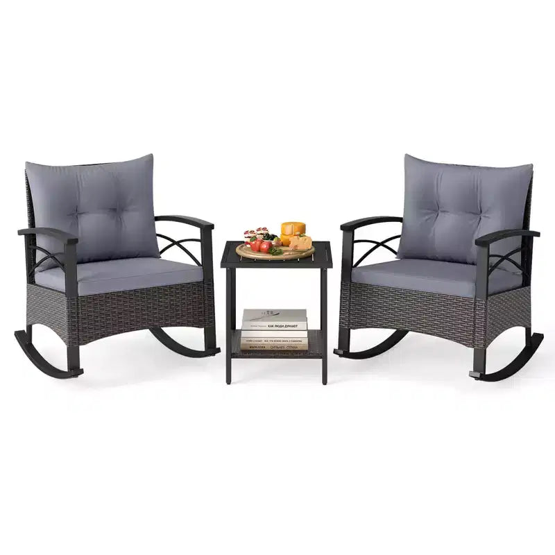 Ensemble de 3 chaises à bascule Costway en rotin avec accoudoirs et plateau de table en bois d'acacia pour véranda ou balcon, marron mélangé + beige/gris/bleu marine/noir