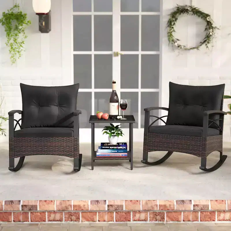 Ensemble de 3 chaises à bascule Costway en rotin avec accoudoirs et plateau de table en bois d'acacia pour véranda ou balcon, marron mélangé + beige/gris/bleu marine/noir