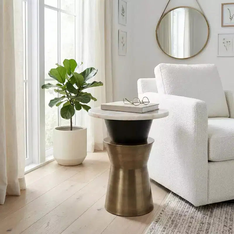 Table d'appoint et de bout ronde décorative pour petits espaces - Plateau en agate avec base en métal pour la décoration du salon et de la chambre - 20, doré et blanc