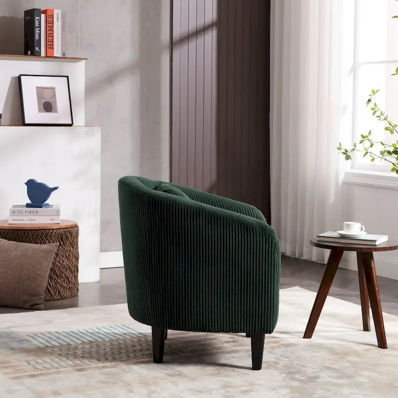 Fauteuil tonneau rembourré Emerald 24.8 avec pieds en bois et oreillers