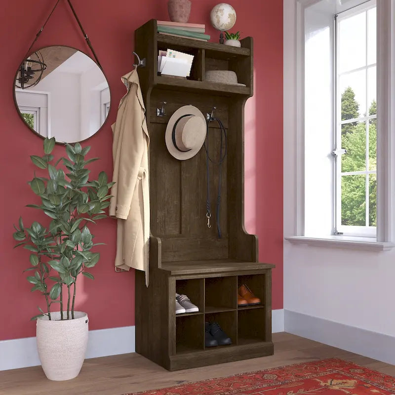 Arbre de vestibule Woodland et petit banc à chaussures avec étagères de Bush Furniture