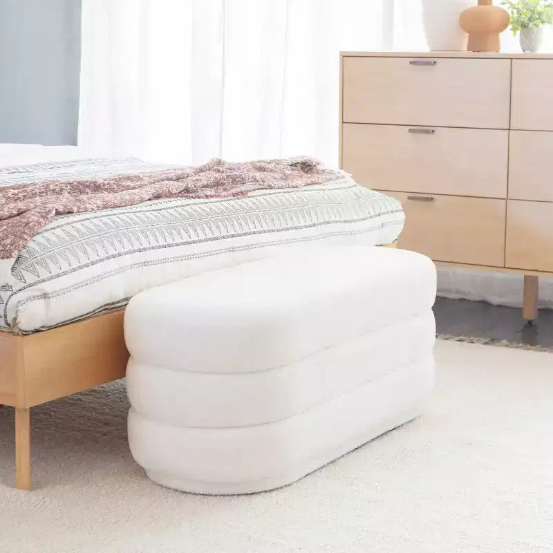 Linon Ottoman oblong Delcy 41,2 cm en fausse peau de mouton : Accent douillet de style Mid-Century, pieds en bois