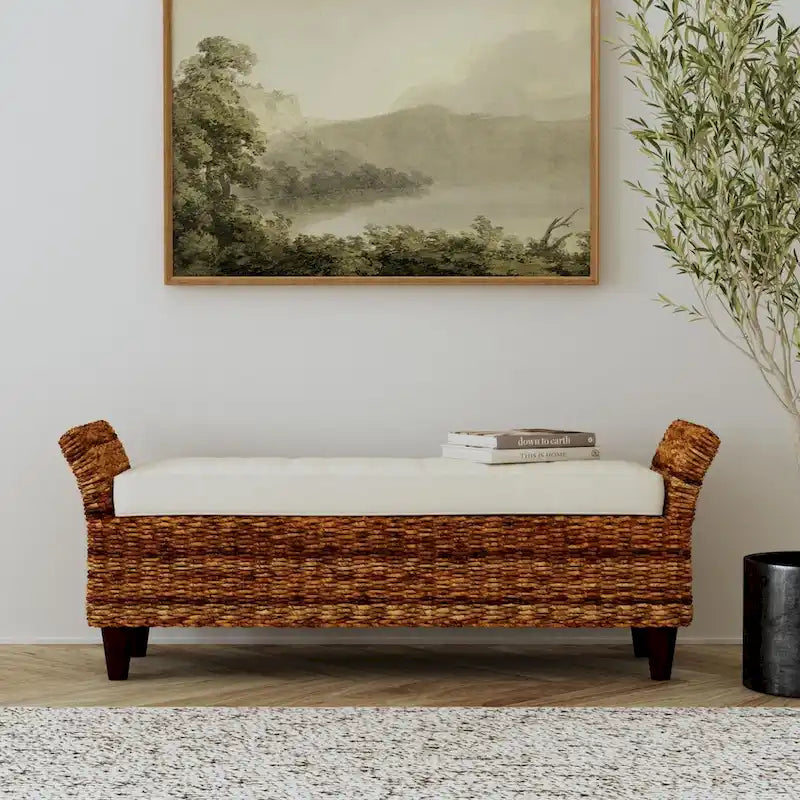 Banc tissé en abaca naturel avec coussin par East at Main