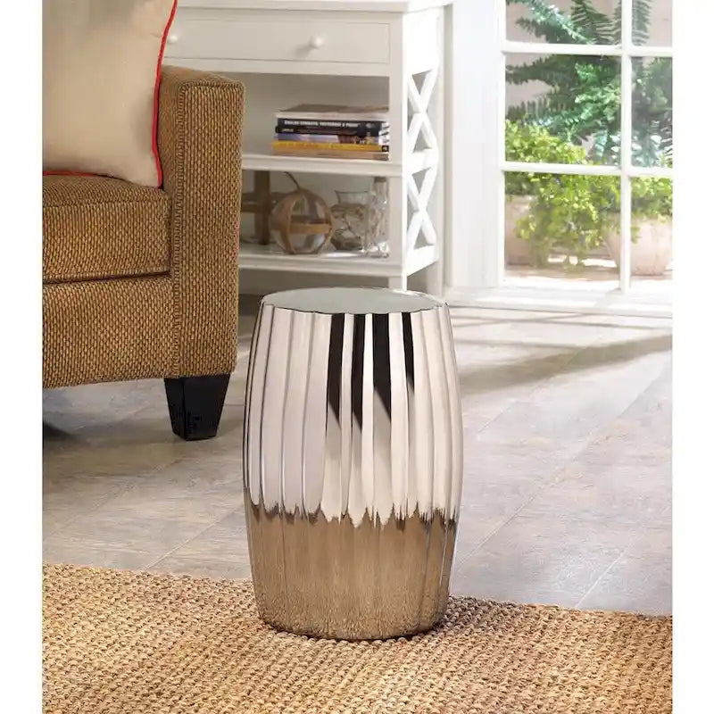 Tabouret en céramique Cinthia, au design moderne et percutant