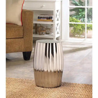 Tabouret en céramique Cinthia, au design moderne et percutant