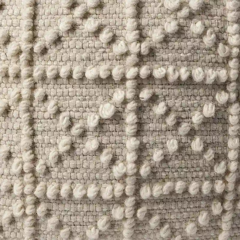 Pouf carré en laine crème Leroy avec détails popcorn