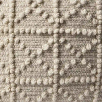 Pouf carré en laine crème Leroy avec détails popcorn