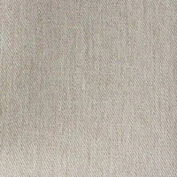 Chaise de salle à manger Clara à assise en tissu crème, dossier cannage et structure en bois massif brun clair