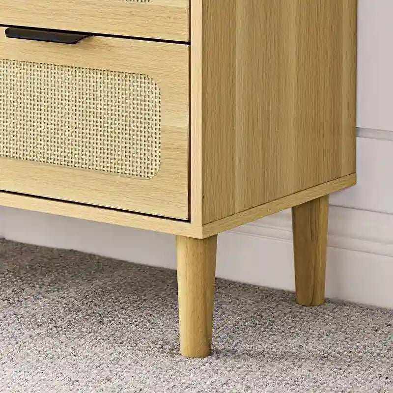 Commode Grondin style bohème mid-century, 3 tiroirs en rotin, structure en MDF et pieds en bois massif