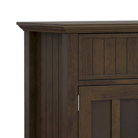 Grand buffet de rangement rectangulaire transitionnel en bois massif WYNDENHALL Normandy de 60 po de large en brun brunette