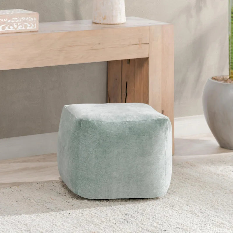 Villa by Classic Home Heirloom pouf en velours de 18 po