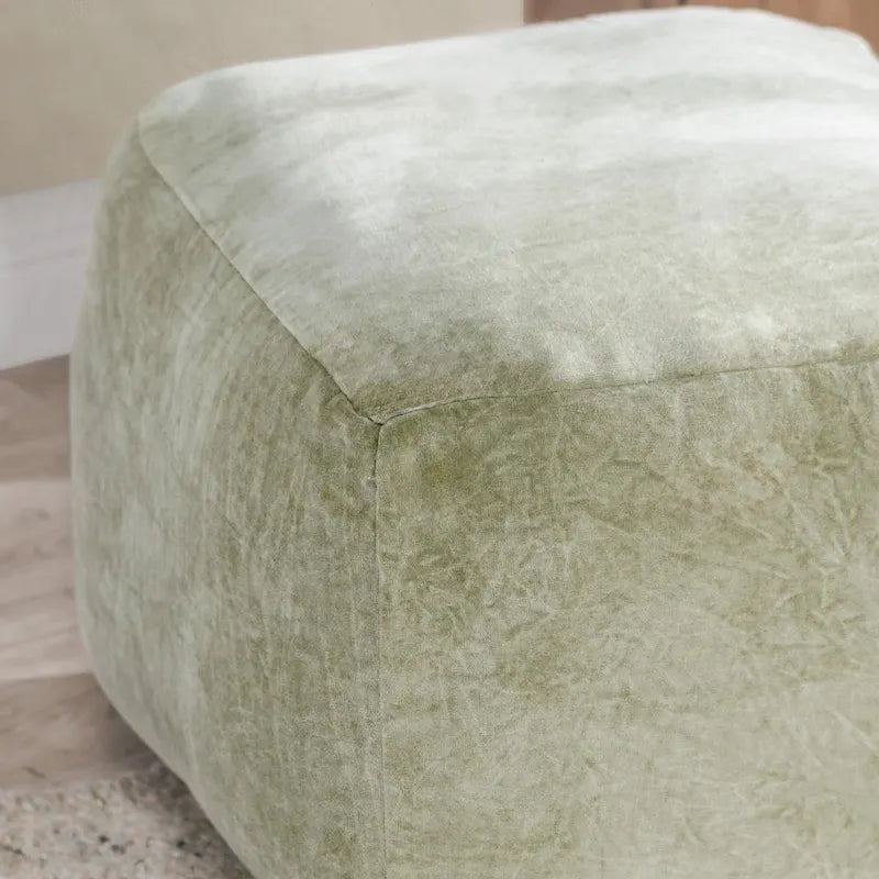 Villa by Classic Home Heirloom pouf en velours de 18 po