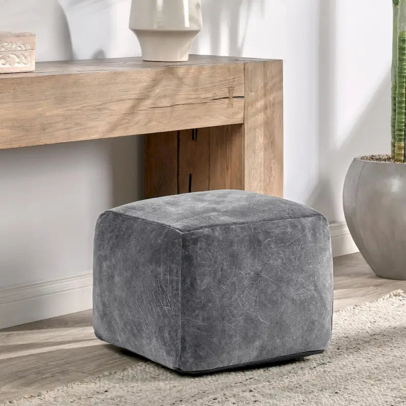 Villa by Classic Home Heirloom pouf en velours de 18 po