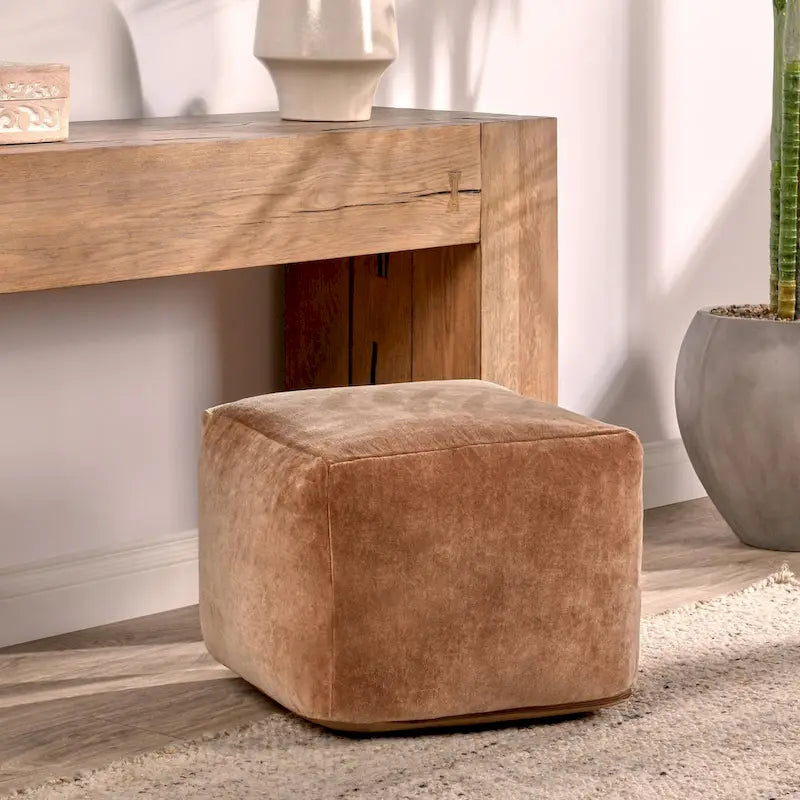 Villa by Classic Home Heirloom pouf en velours de 18 po