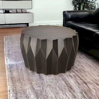 Table basse ronde vieillie HomeRoots 29 en bois massif noir